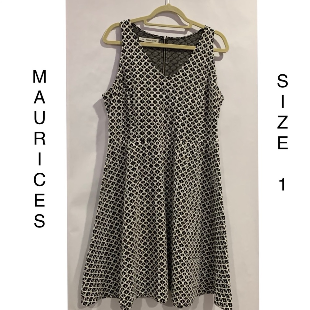 ⭐️ Fit & Flare Black & White Dress -Size 1-